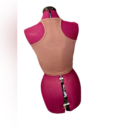 Aura size S/M super cute ribbed knit crop top!! - Picture 6 of 10